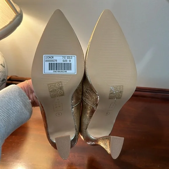NWOT ShuShop Metallic Gold Lenoir Heels 9 - Picture 5 of 6